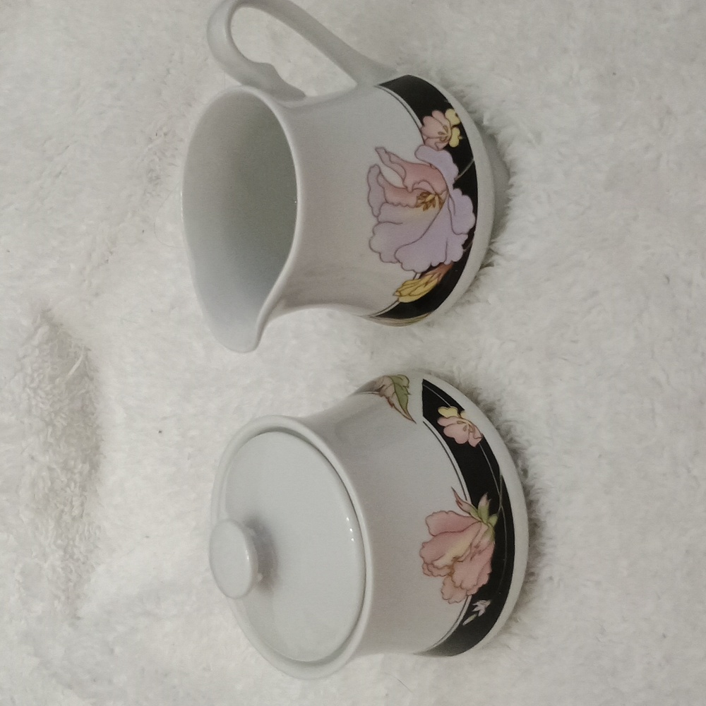 China Pearl Sugar Bowl And Creamer Set